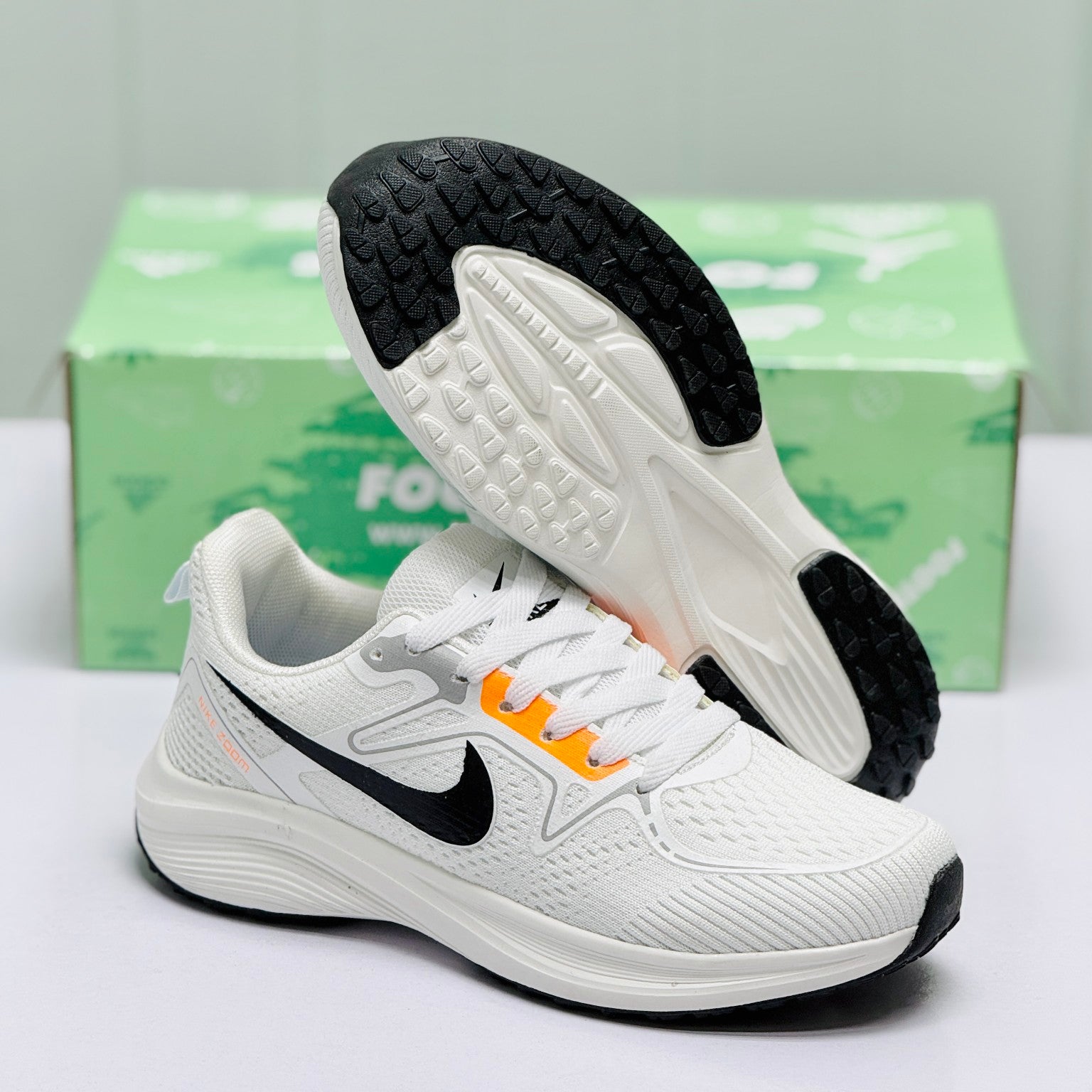 Model Code 421 – Running Sneaker