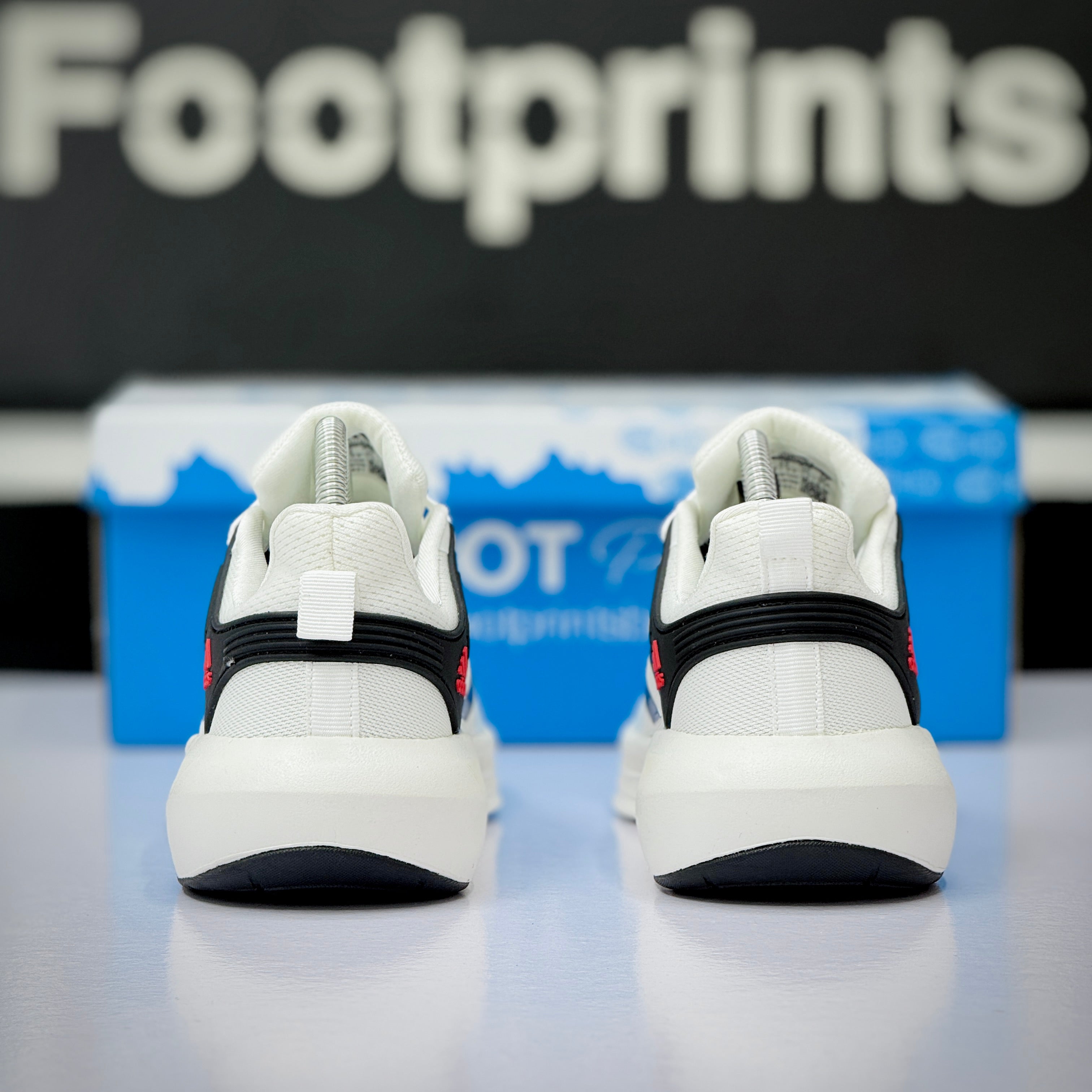 Model Code: 442 – Running Sneaker