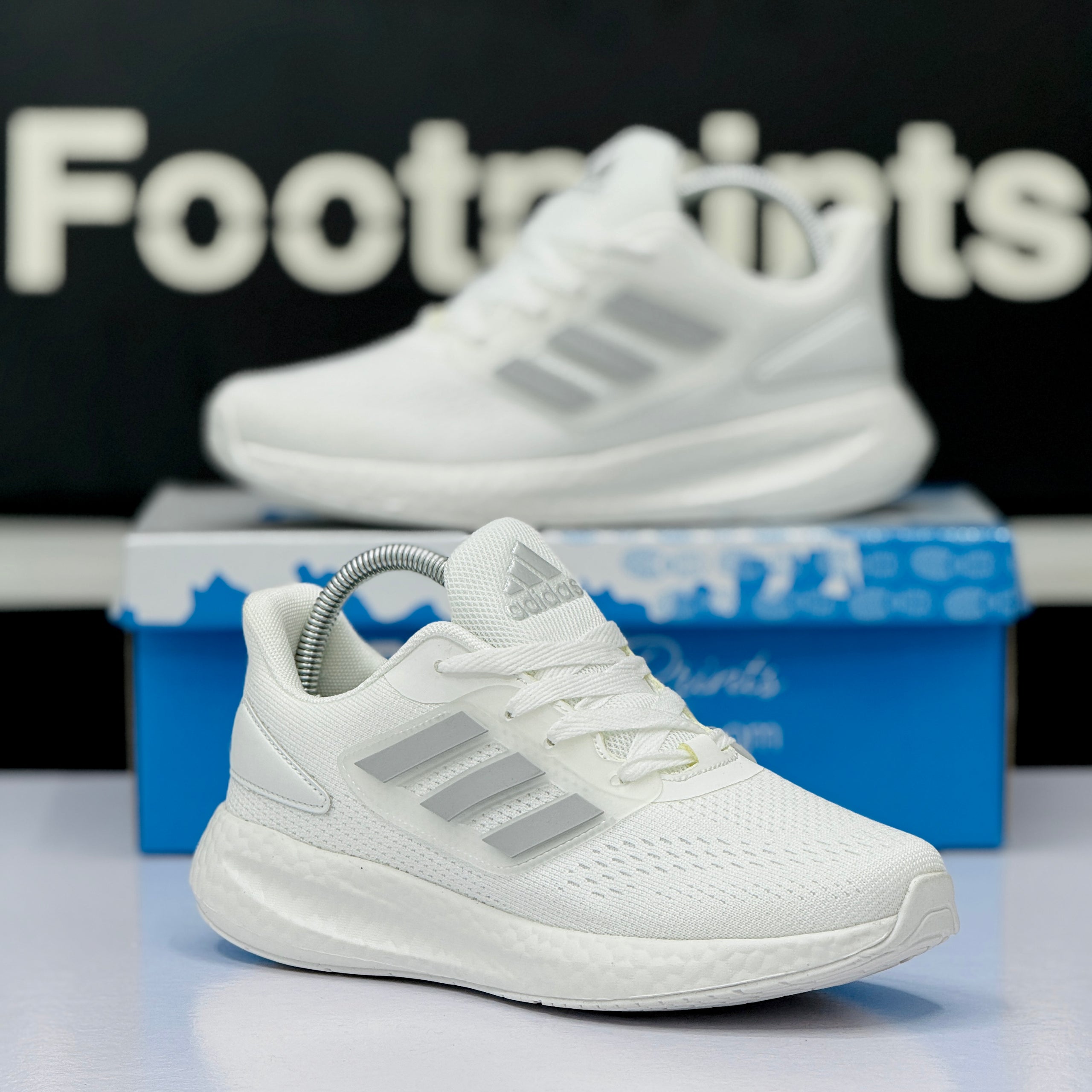 Model Code: 470 – Running Sneaker – Footprints