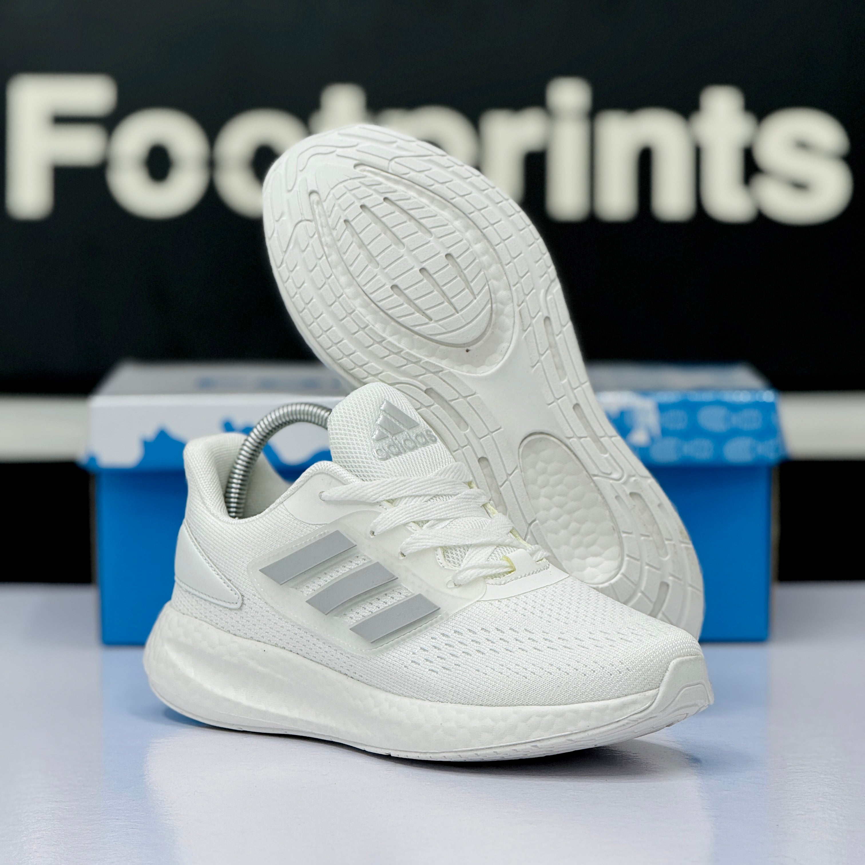 Model Code: 470 – Running Sneaker