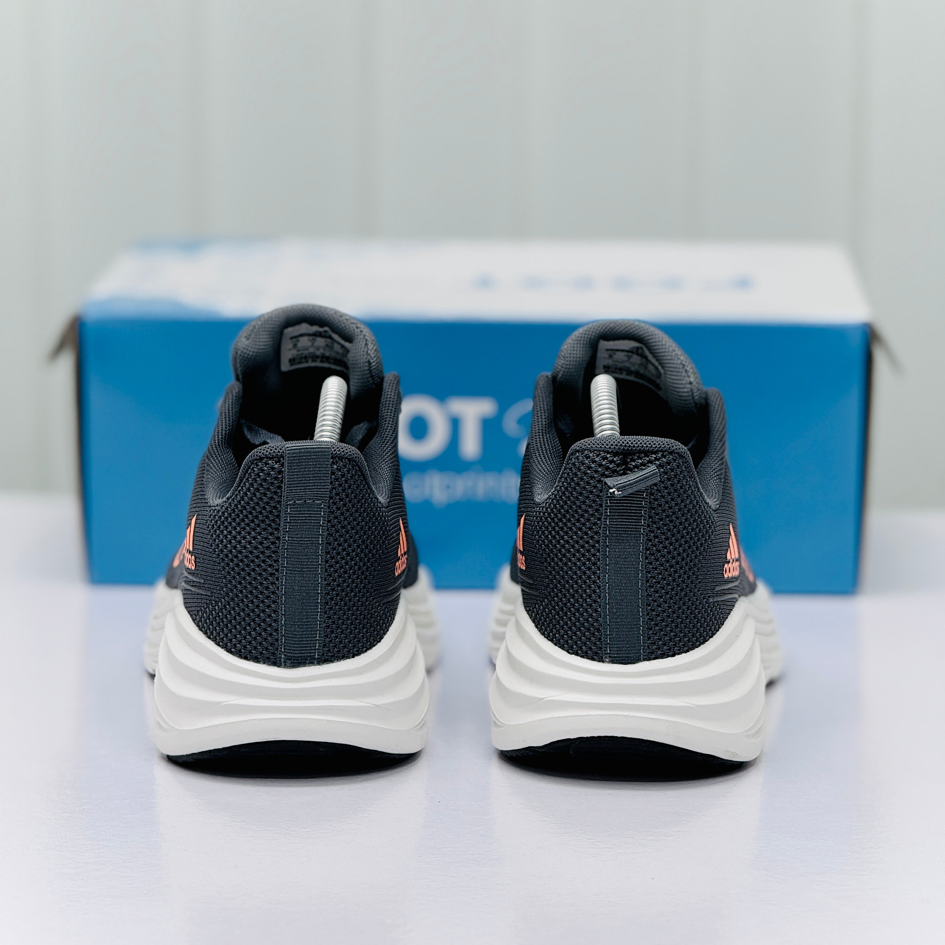 Model Code 480 – Running Sneaker
