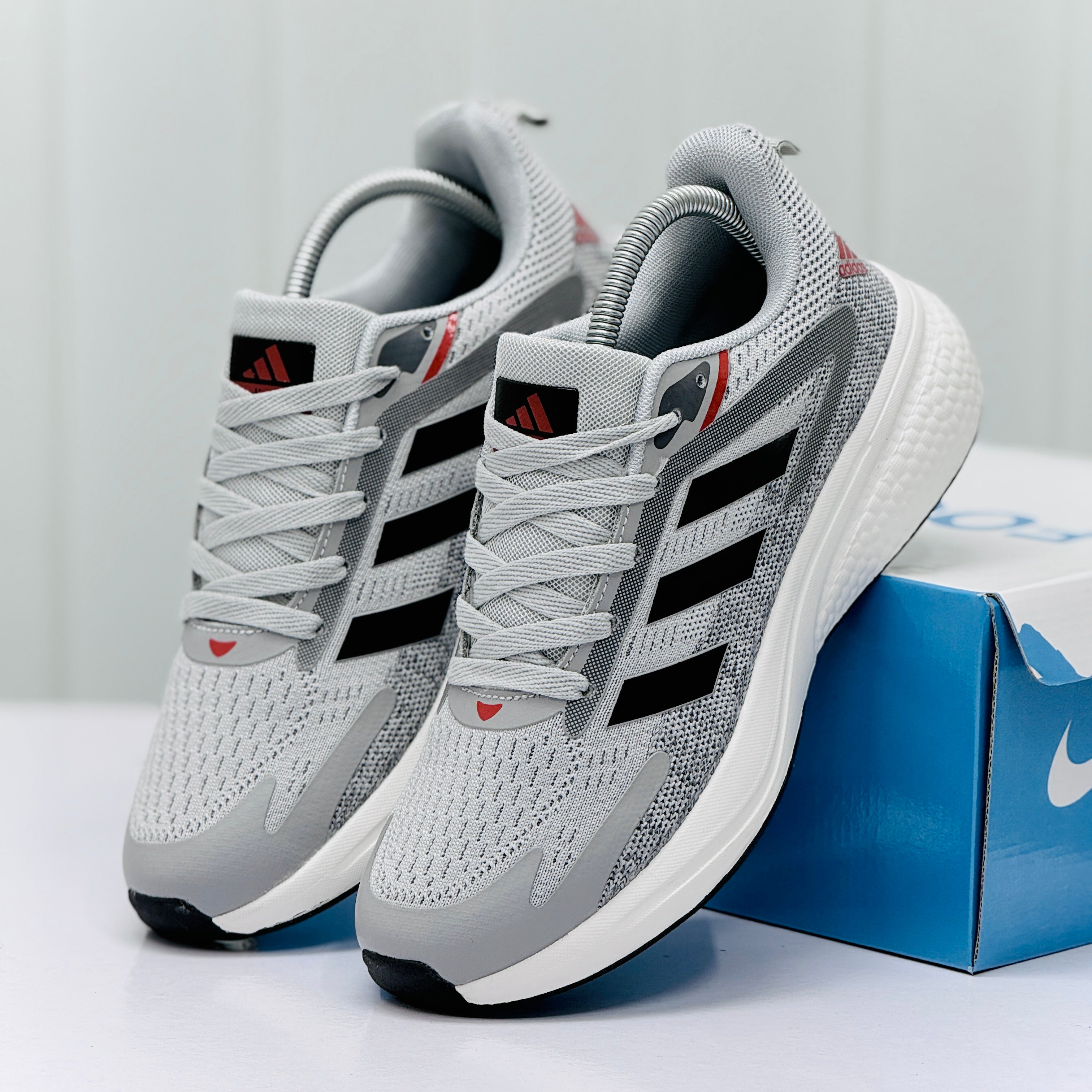 Model Code 483 – Running Sneaker