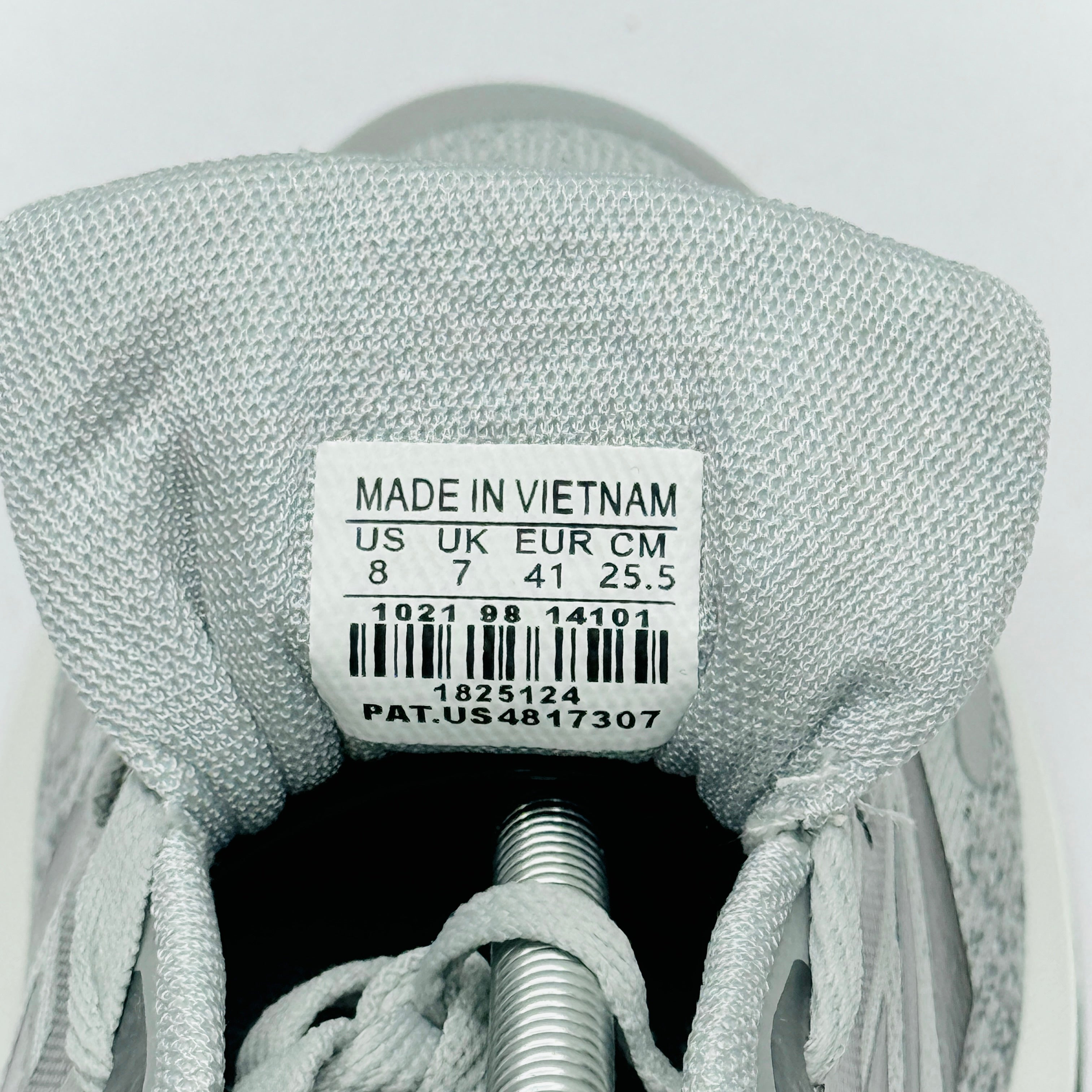 Model Code 483 – Running Sneaker
