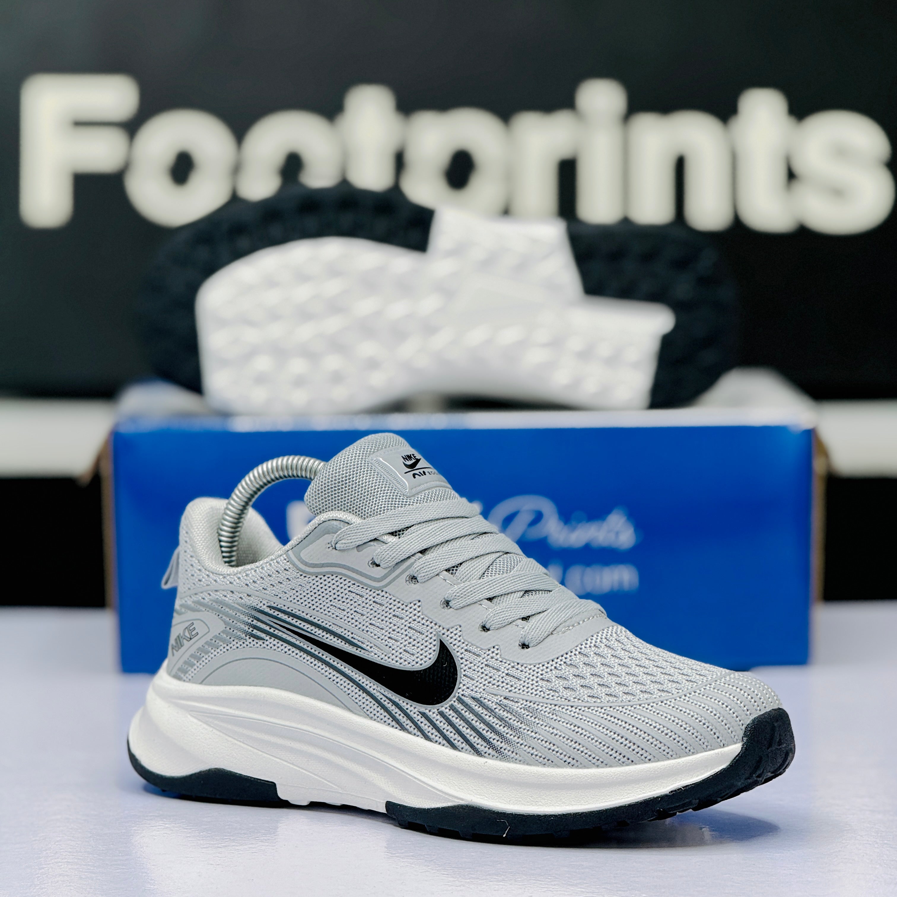 Model Code: 521 – Running Sneaker