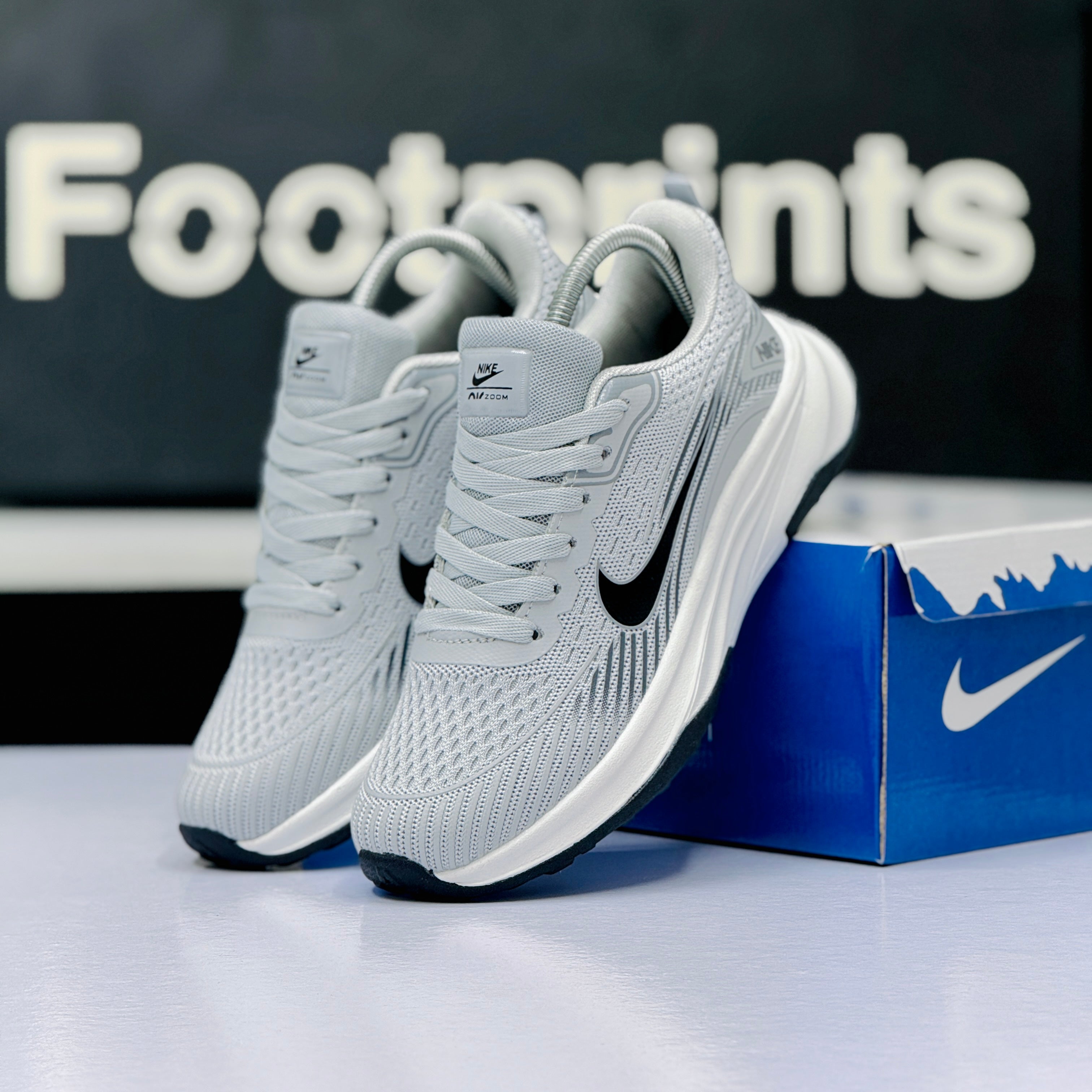 Model Code: 521 – Running Sneaker