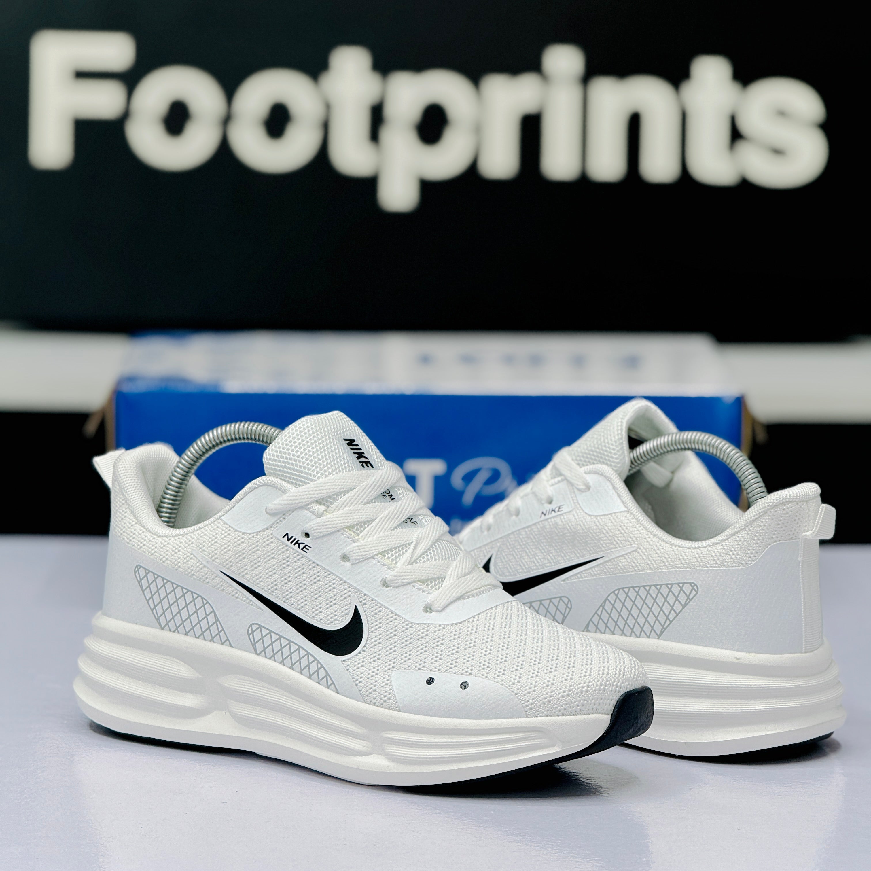 Model Code: 524 – Running Sneaker