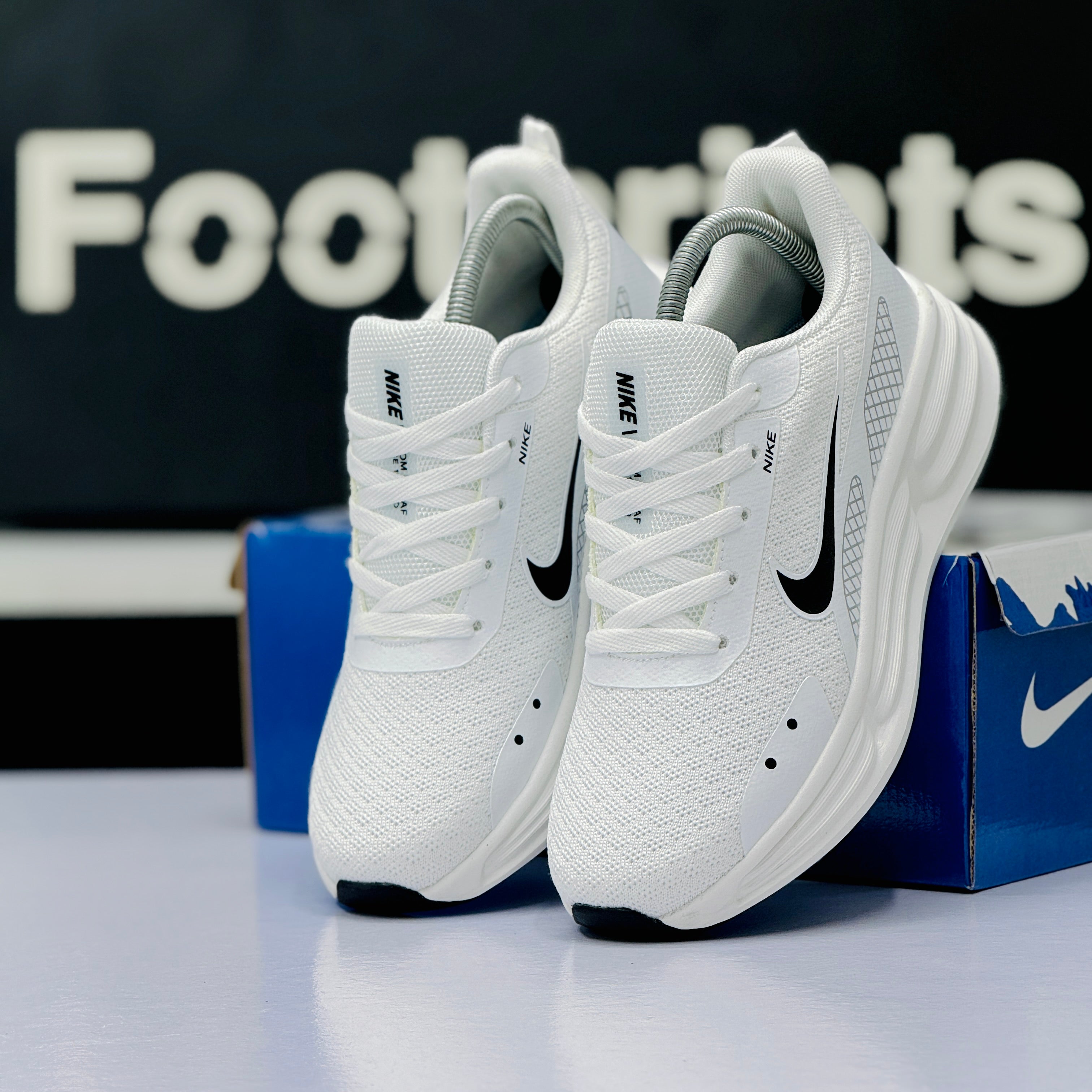 Model Code: 524 – Running Sneaker