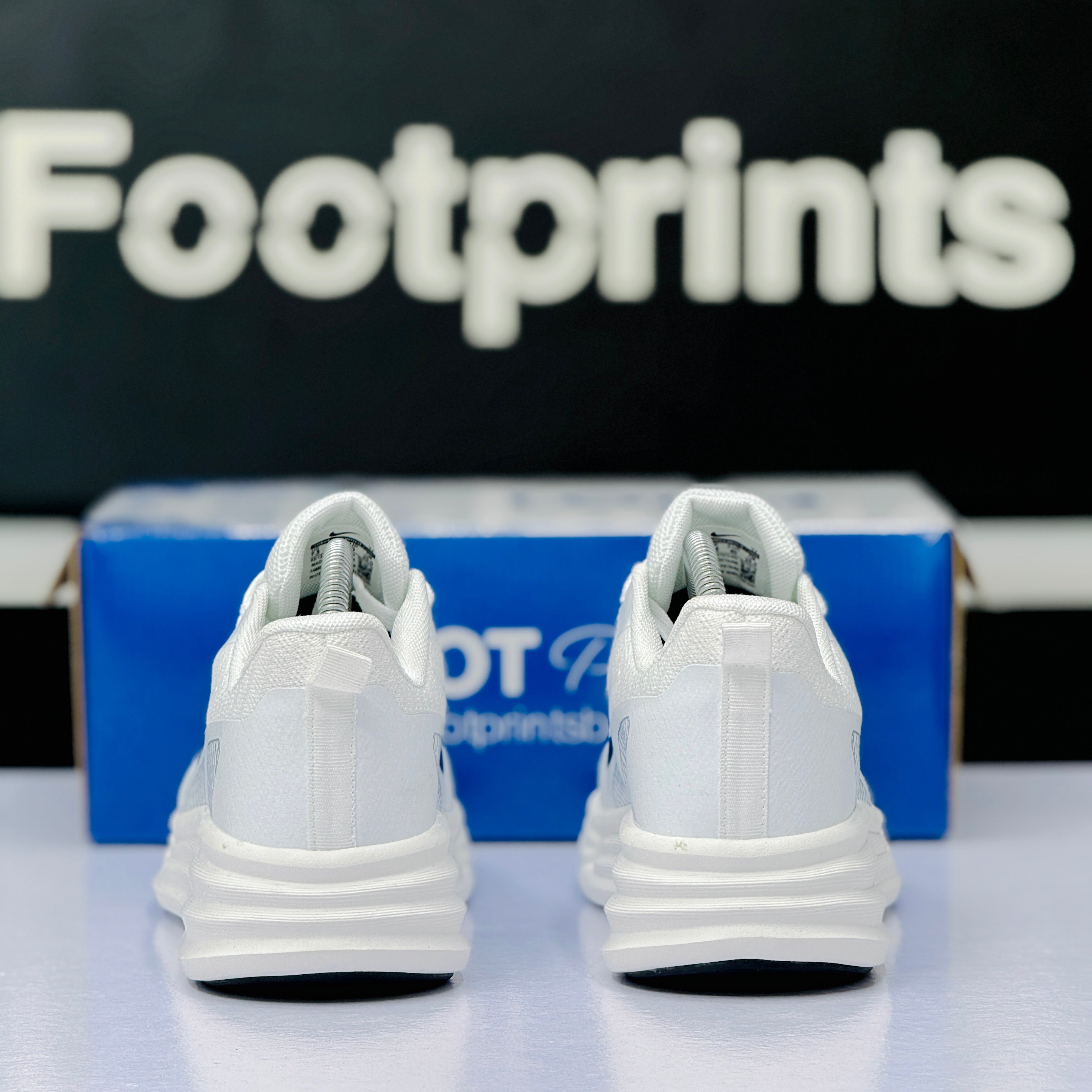Model Code: 524 – Running Sneaker