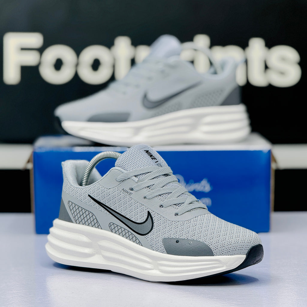 Model Code: 525 – Running Sneaker