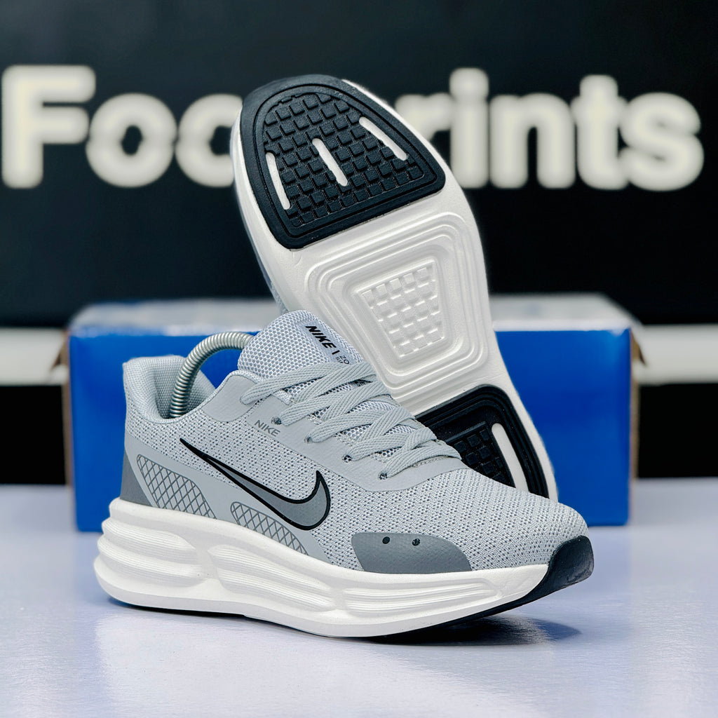 Model Code: 525 – Running Sneaker