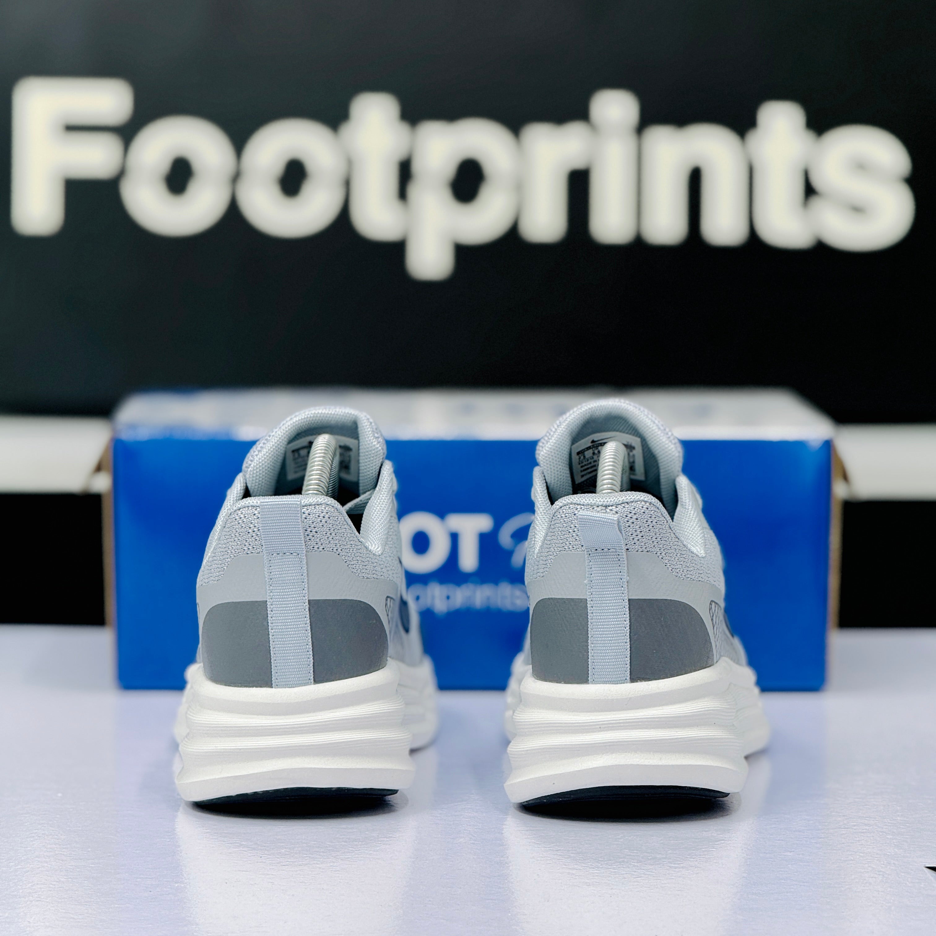 Model Code: 525 – Running Sneaker
