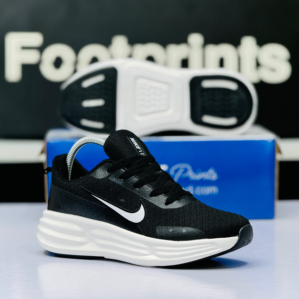 Model Code: 527 – Running Sneaker