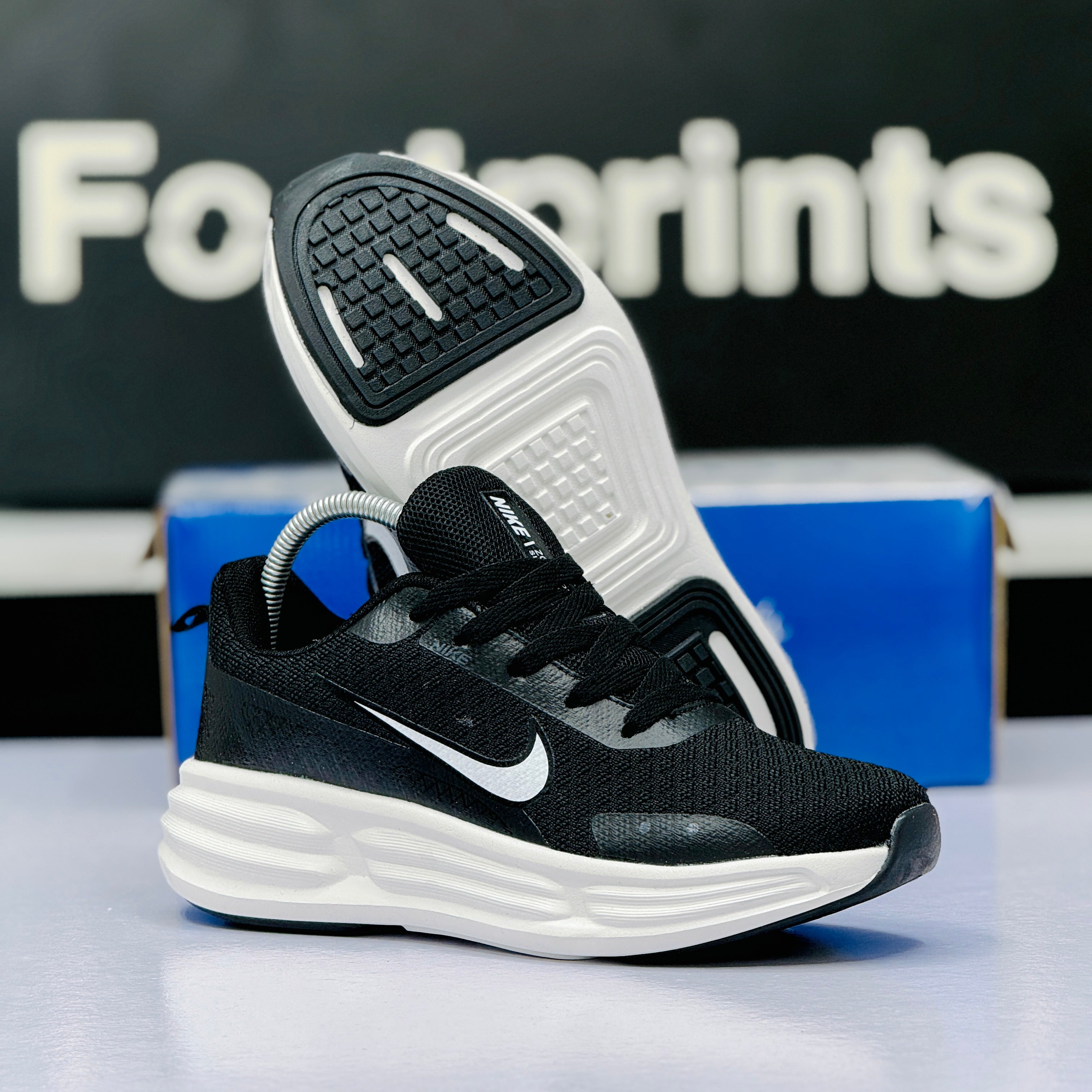 Model Code: 527 – Running Sneaker