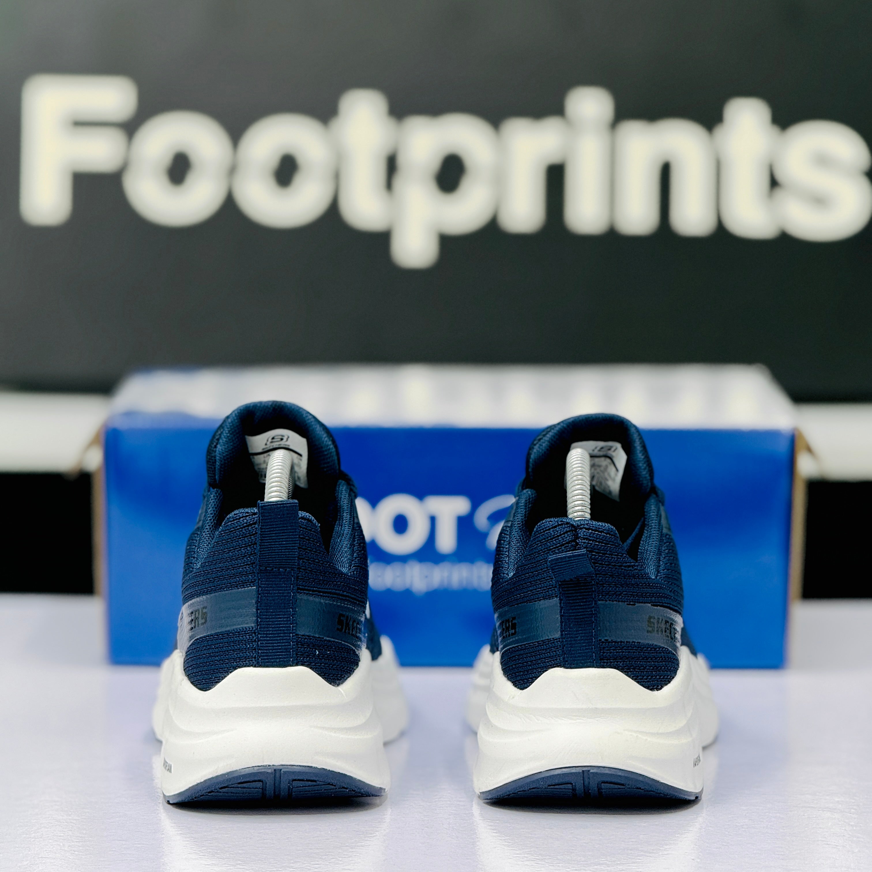 Model Code: 533 – Running Sneaker