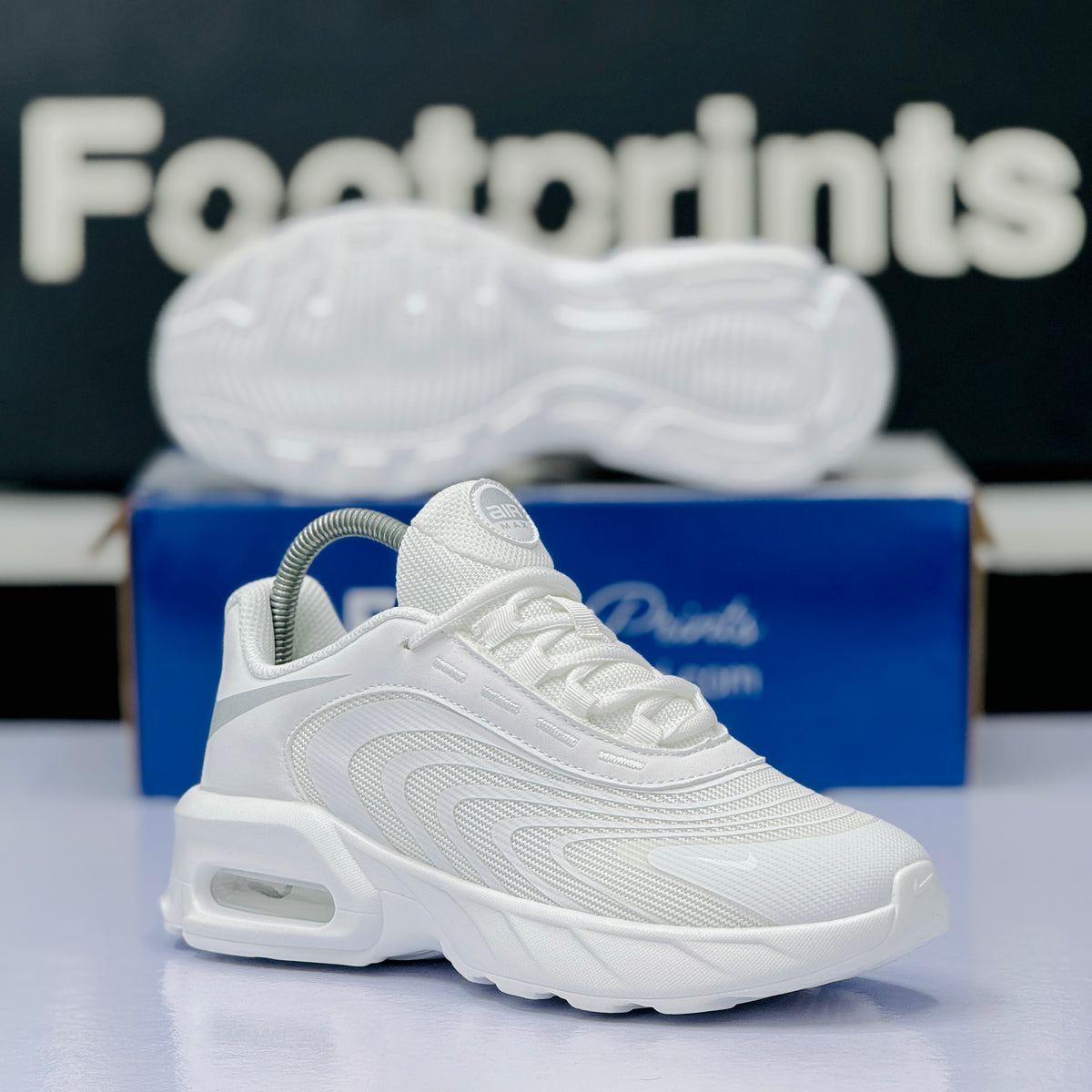Model Code: 551 – Running Sneaker