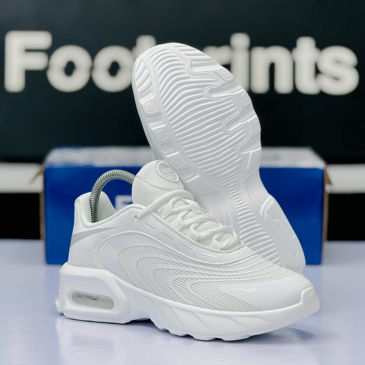 Model Code: 551 – Running Sneaker