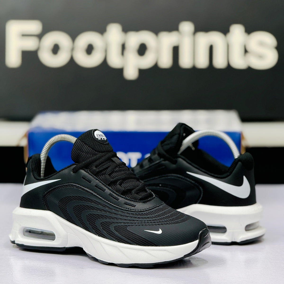 Model Code: 552 – Running Sneaker
