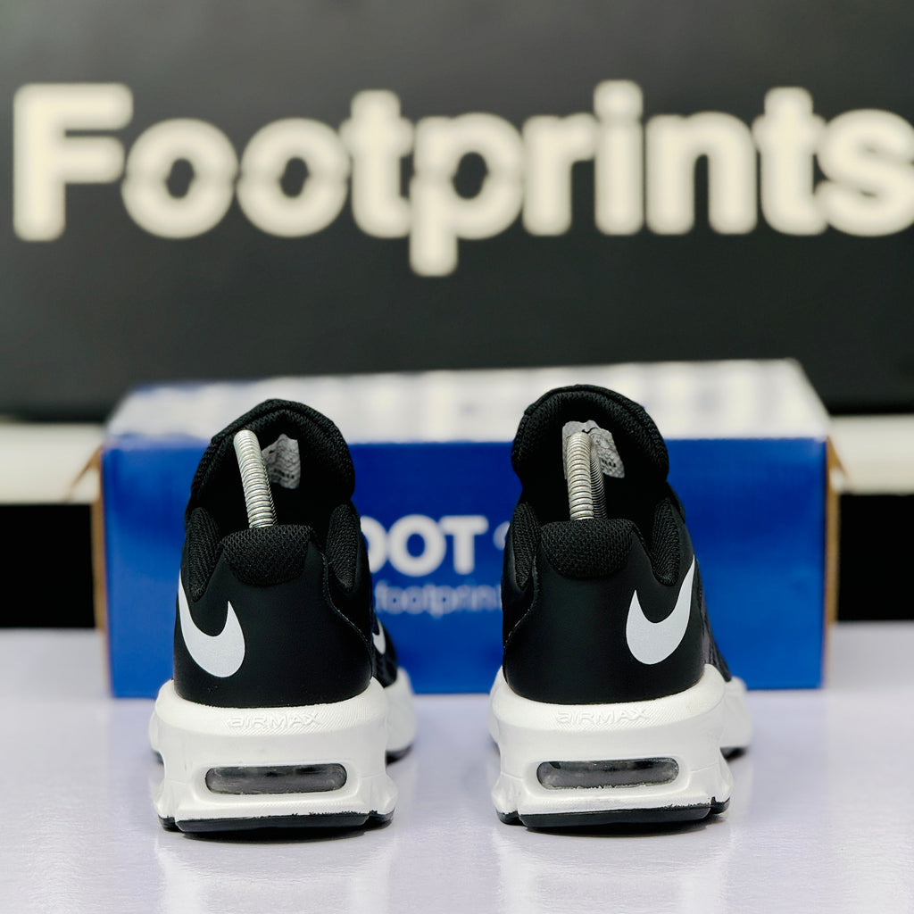 Model Code: 552 – Running Sneaker