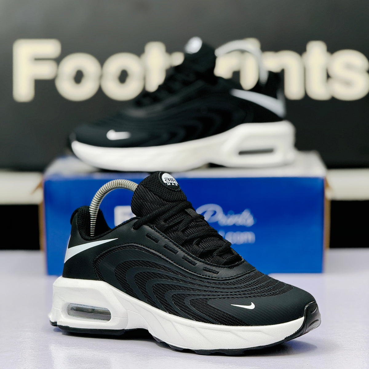 Model Code: 552 – Running Sneaker