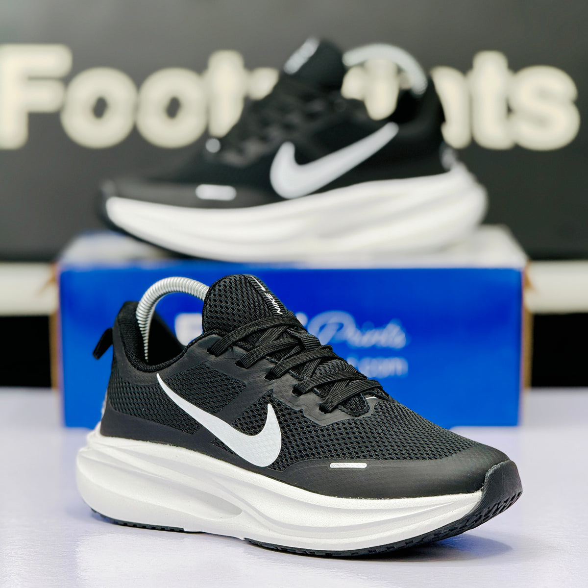 Model Code: 556 – Running Sneaker