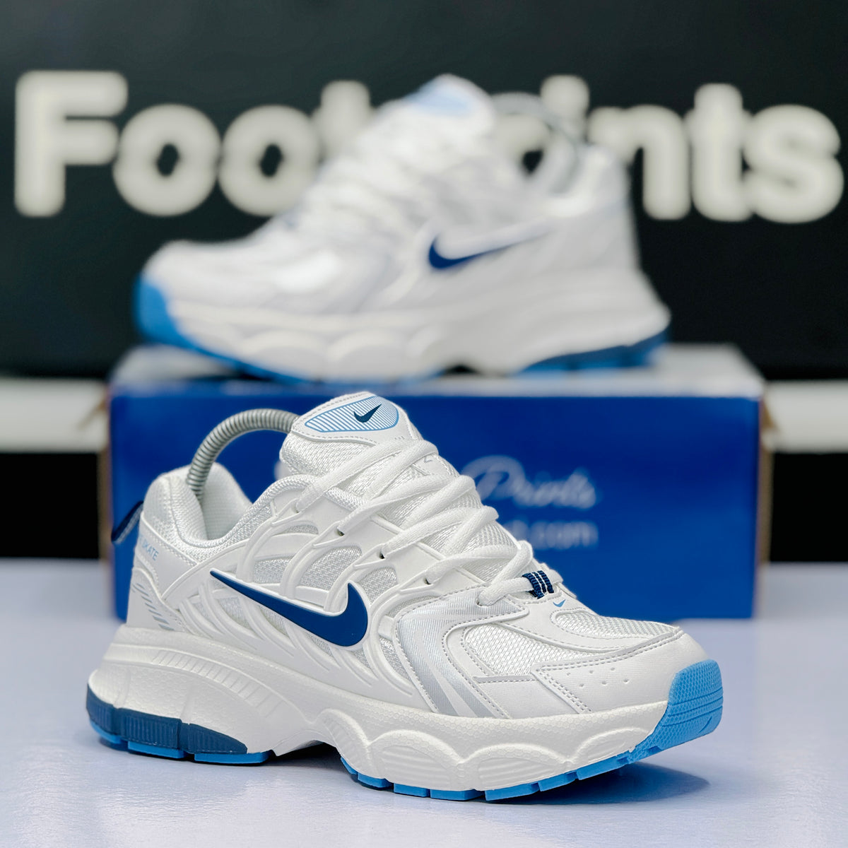 Model Code: 560 – Running Sneaker